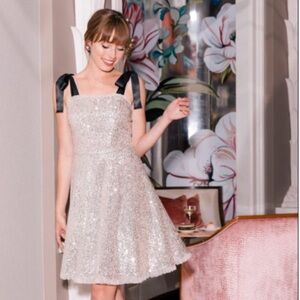 NWT Gal Meets Glam Collection Diana Sequin Tie Shoulder Flare Dress Size 10